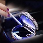 Découvrez notre luxueux cendrier de voiture avec lumière LED, un mélange parfait de fonctionnalité et de style pour votre véhicule.