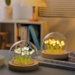 Cette veilleuse LED en forme de tulipe fabriquée à la main est bien plus qu'une simple lampe : c'est un ajout astucieux à votre décoration intérieure